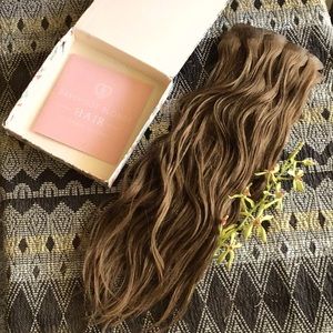 Beautiful Barefoot Blonde 21” Extensions! NEW *Bronde* color!!